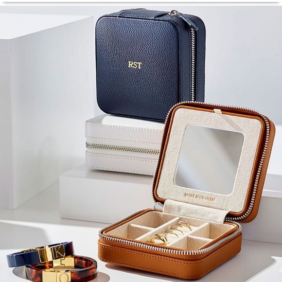 🚨MAKE AN OFFER🚨 Mark and Graham AMC Monogrammed Small Travel Jewelry Case - Picture 3 of 13